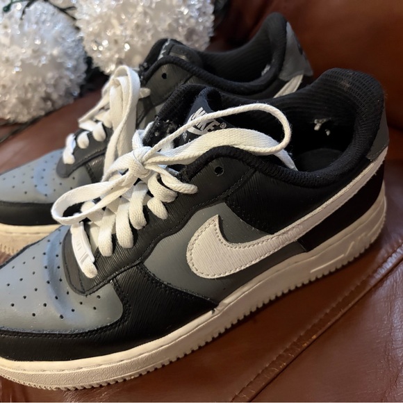 Nike Kids Black and White Sneakers - Picture 3 of 3